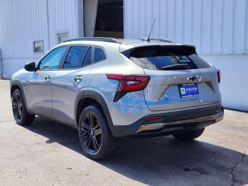 Sterling Gray Metallic 2024 Chevrolet Trax FWD ACTIV