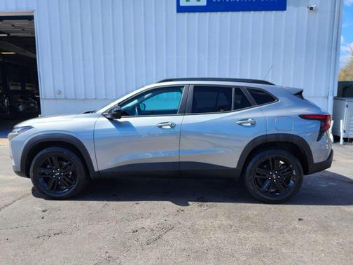 Sterling Gray Metallic 2024 Chevrolet Trax FWD ACTIV