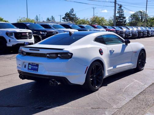 Summit White 2022 Chevrolet Camaro RWD Coupe LT1