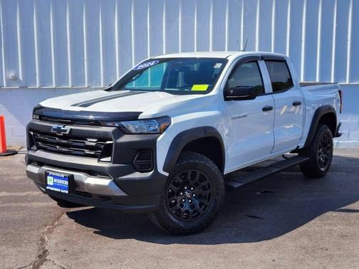 Summit White 2024 Chevrolet Colorado Trail Boss