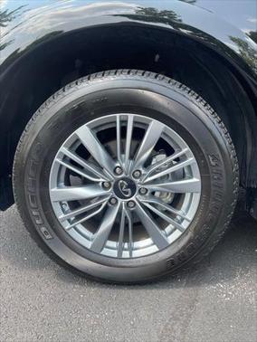 2023 INFINITI QX80 Luxe