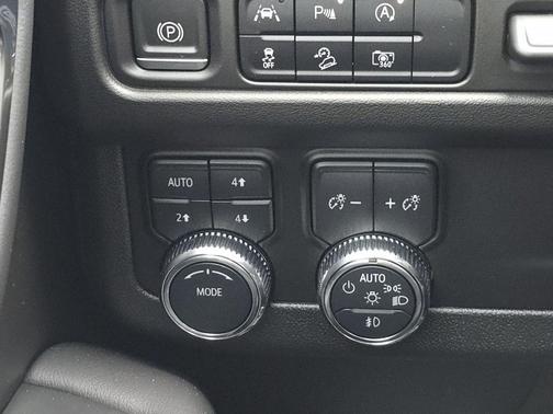 2024 GMC Yukon 4WD AT4