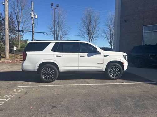 2024 GMC Yukon 4WD AT4