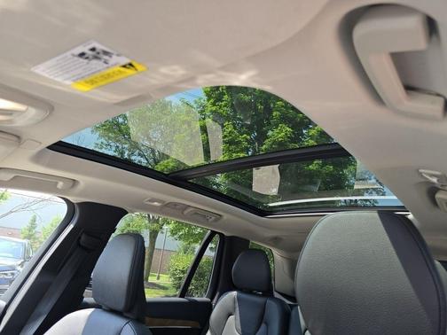 2023 Volvo XC90 B5 Plus