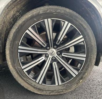2023 Volvo XC90 B5 Plus