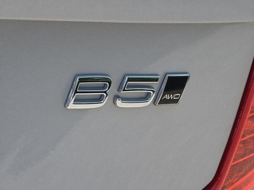 2023 Volvo XC90 B5 Plus