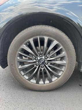 2023 INFINITI QX80 Luxe