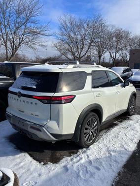 2022 Nissan Pathfinder SL 4WD
