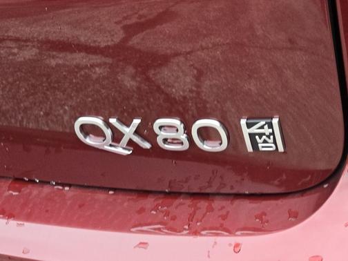 2025 INFINITI QX80 Luxe