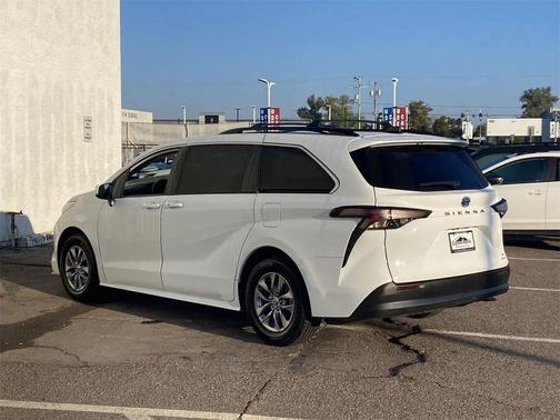 2023 Toyota Sienna LE