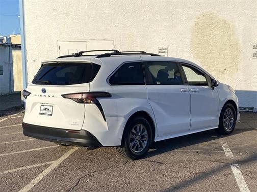 2023 Toyota Sienna LE