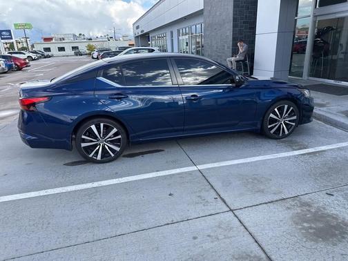 2021 Nissan Altima SR FWD