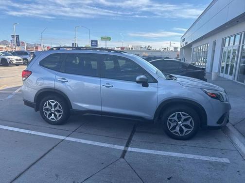 2023 Subaru Forester Premium