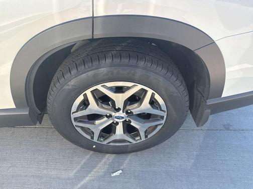 Crystal White Pearl 2023 Subaru Forester Premium