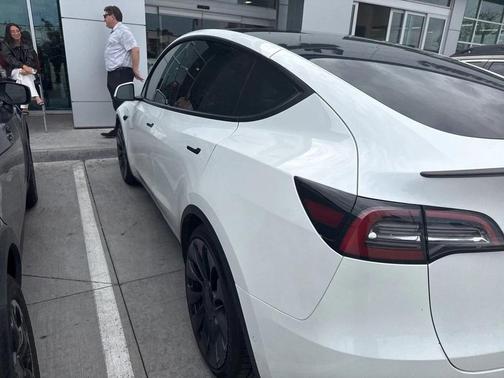 2022 Tesla Model Y Performance Dual Motor All-Wheel Drive