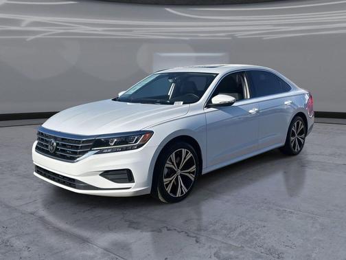 Pure White 2022 Volkswagen Passat 2.0T SE