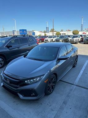 Photo 2 of 4 of 2018 Honda Civic Sport