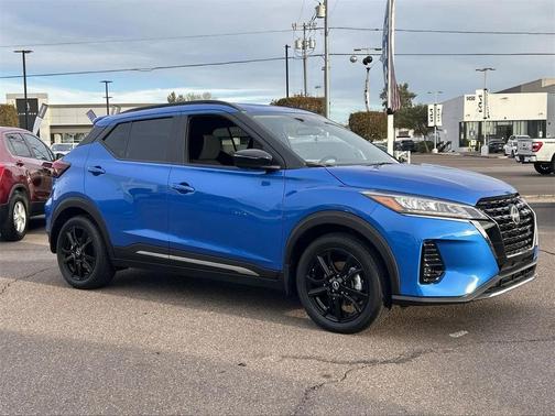 2023 Nissan Kicks SR