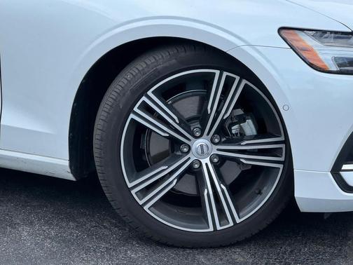 2022 Volvo S60 T5