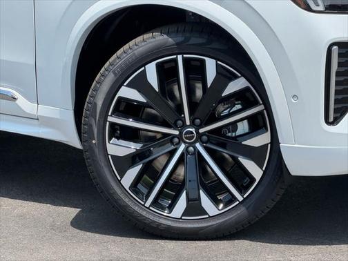 2025 Volvo XC90 Plug-In Hybrid T8 Plus 7-Seater