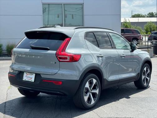 2025 Volvo XC40 B5 Plus Dark Theme