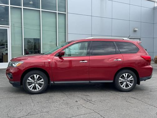 Cayenne Red Metallic 2017 Nissan Pathfinder SV