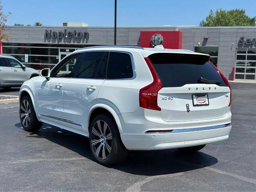 2025 Volvo XC90 Plug-In Hybrid Ultra Bright Theme