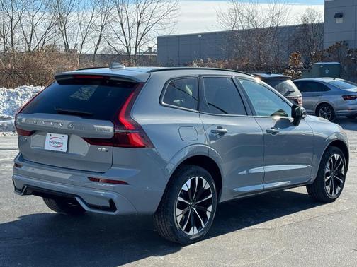 2026 Volvo XC60 B5 Plus
