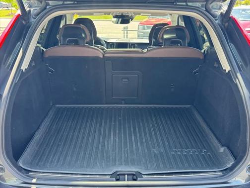 2018 Volvo XC60 T6 Momentum
