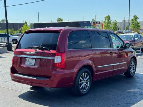 2015 Chrysler Town & Country S