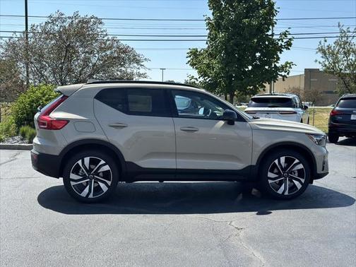 2025 Volvo XC40 Plus Dark Theme