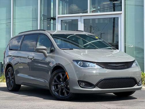 2020 Chrysler Pacifica Touring-L Plus
