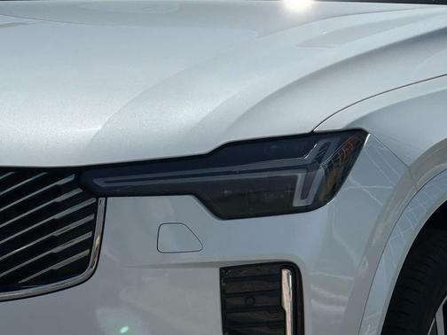 Crystal White Pearl 2026 Volvo XC90 Plus, B5 AWD Gas (mild hybrid), Gasoline, Bright, 7 Seats