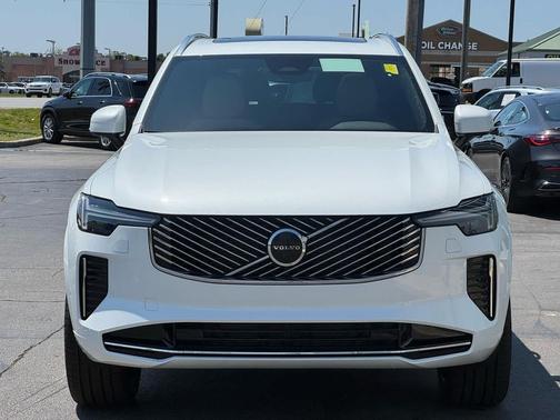 Crystal White Pearl 2026 Volvo XC90 Plus, B5 AWD Gas (mild hybrid), Gasoline, Bright, 7 Seats