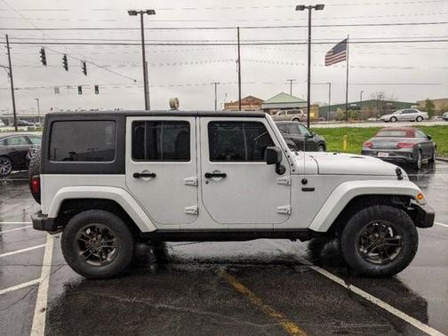 Photo 5 of 27 of 2016 Jeep Wrangler Unlimited Sahara