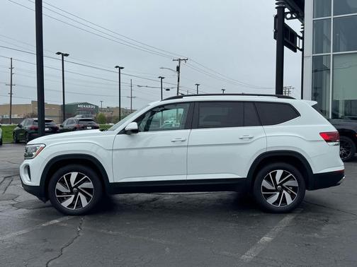 Pure White 2025 Volkswagen Atlas 2.0T SE w/Technology 4MOTION