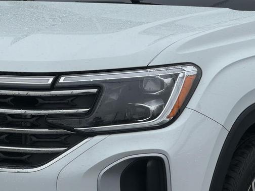 Pure White 2025 Volkswagen Atlas 2.0T SE w/Technology 4MOTION