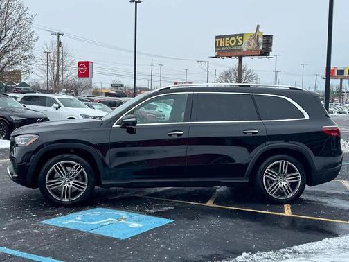 2025 Mercedes-Benz GLS 450 4MATIC