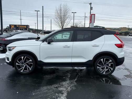 2021 Volvo XC40 T4 R-Design