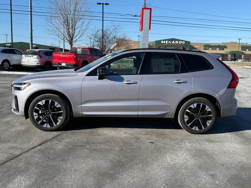 2026 Volvo XC60 B5 Plus