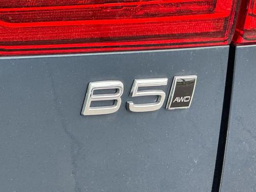 2025 Volvo XC60 B5 Core