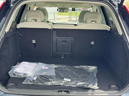 2025 Volvo XC60 B5 Core
