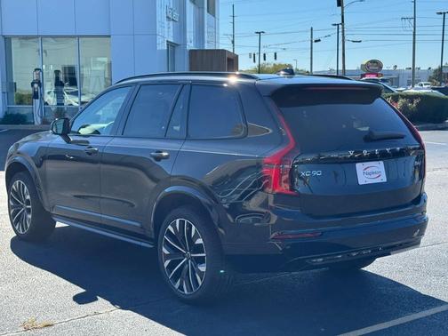 2026 Volvo XC90 B6 Ultra Dark Theme 6-Seater