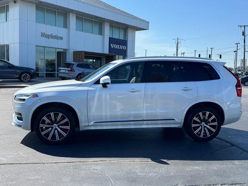 2024 Volvo XC90 B6 Plus Bright Theme 7-Seater