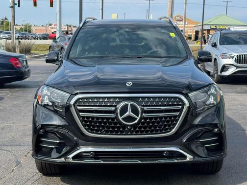 BLACK 2027 Mercedes-Benz GLS 450 4MATIC