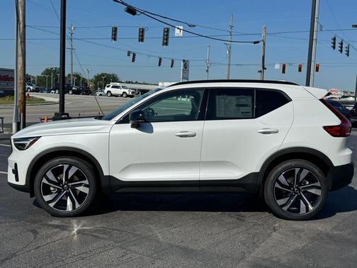 2026 Volvo XC40 B5 Ultra