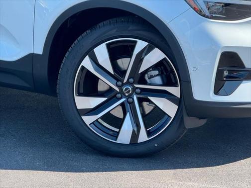 2026 Volvo XC40 B5 Ultra