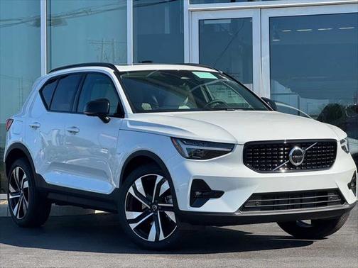 2026 Volvo XC40 B5 Ultra