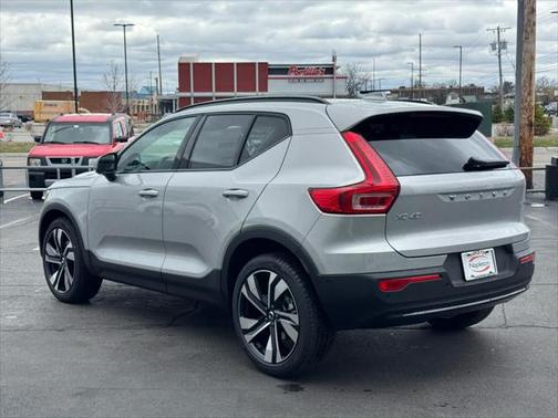 2025 Volvo XC40 B5 Ultra Dark Theme