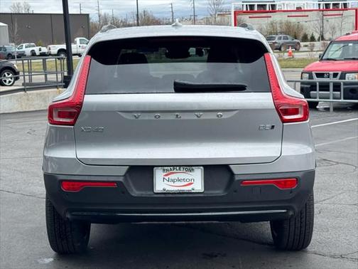 2025 Volvo XC40 B5 Ultra Dark Theme